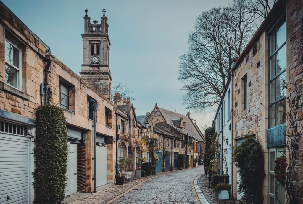 photo down the winding corner of circus lane stockbridge in edinburgh