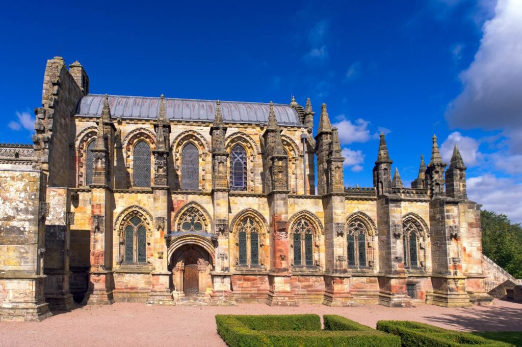 rosslyn chapel from the back looking towards the windows and door